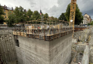 Betonggjutning i hisschaktet.