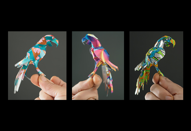 Tre origamifåglar i olika färger