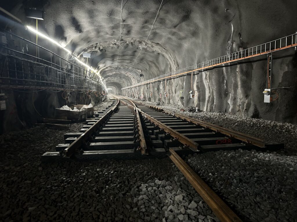 Bild på spår i en tunnel