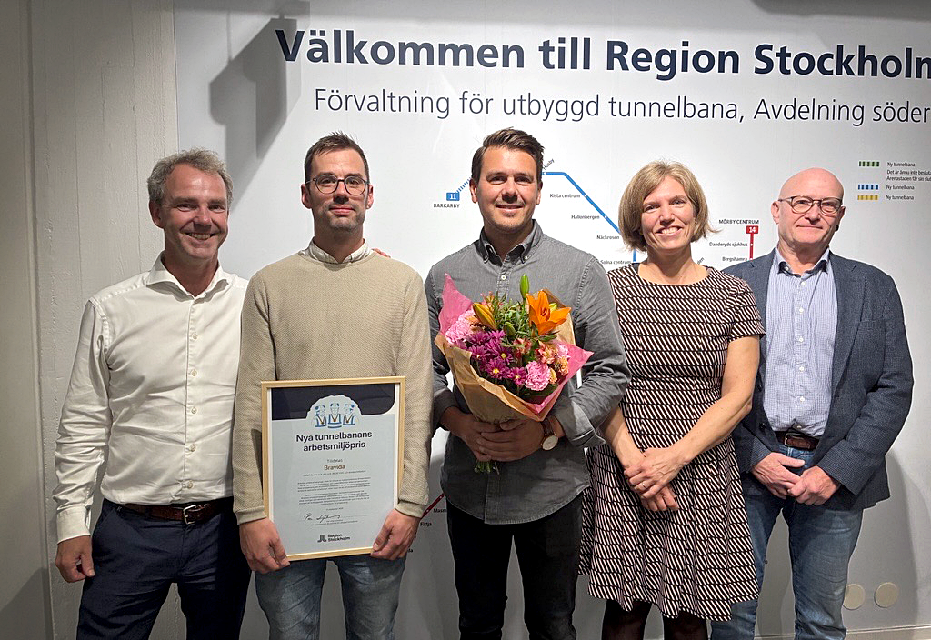 Pristagare och representanter från förvaltning för utbyggd tunnelbana