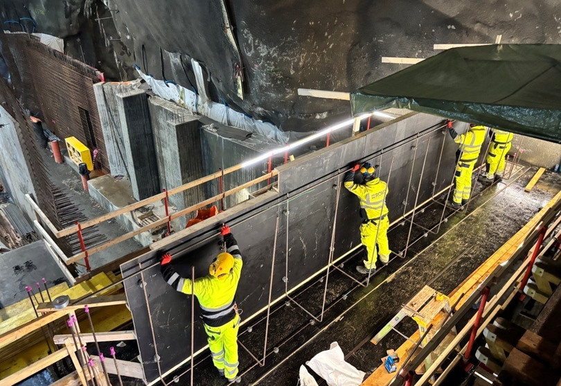Arbete med form och armering under jord